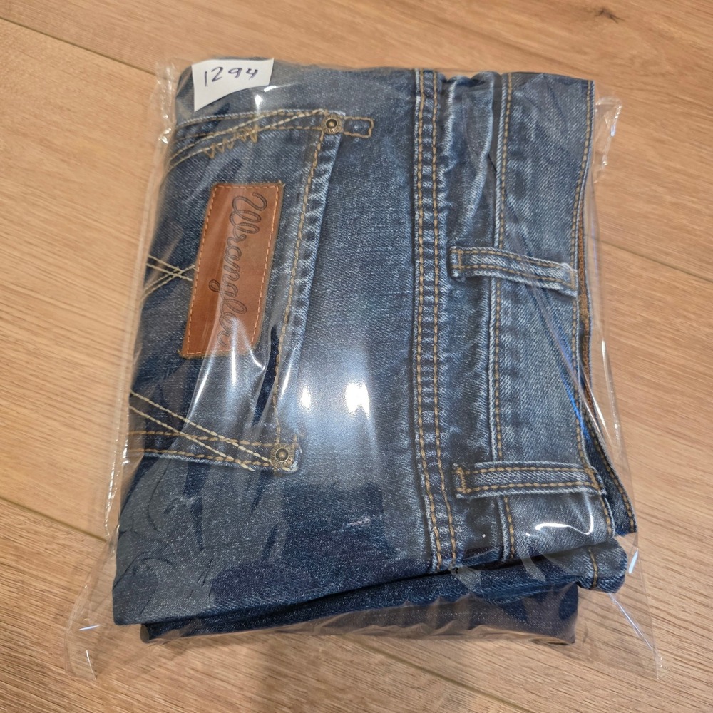 Wrangler Retro Relaxed Bootcut Jeans Medium Wash Blue Denim WLT20DS 35x36 Mens - Picture 10 of 10
